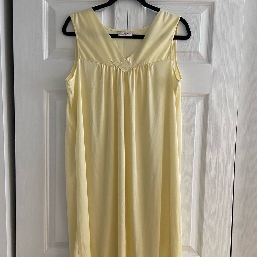 Vintage yellow nightgown size large